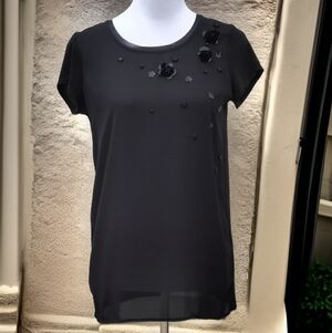 NWOT Simply Vera Vera Wang Black Short Sleeve Scoop Neck Tunic w/Flower Detai…